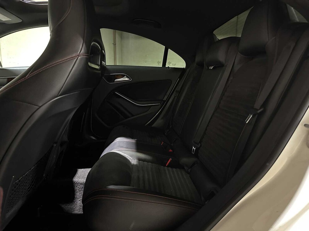 Mercedes-Benz CLA200 Edition 1 CLA-klasse 156pk 2013, 7-SBB-99
