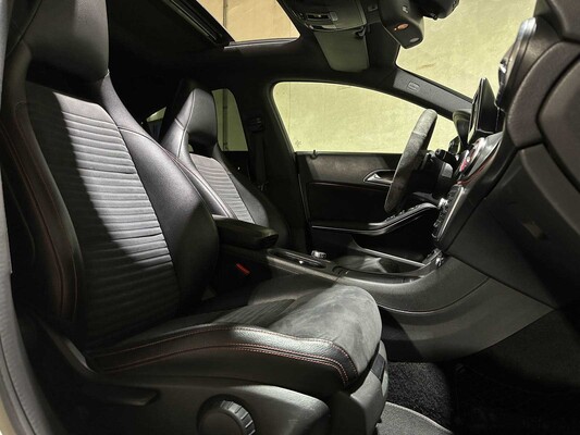 Mercedes-Benz CLA200 Edition 1 CLA-klasse 156pk 2013, 7-SBB-99