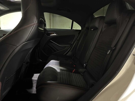 Mercedes-Benz CLA200 Edition 1 CLA-klasse 156pk 2013, 7-SBB-99