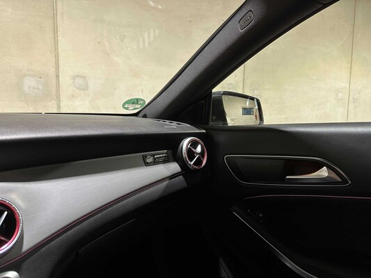 Mercedes-Benz CLA200 Edition 1 CLA-klasse 156pk 2013, 7-SBB-99