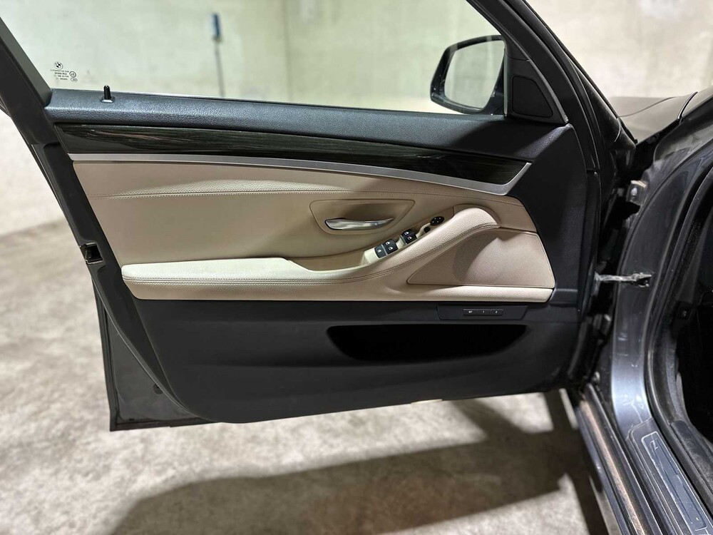 BMW 520i Luxury Edition 5-Reihe 181 PS 2017 (Original-NL), NP-432-L