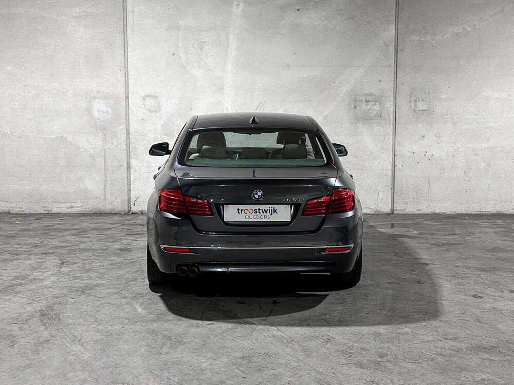 BMW 520i Luxury Edition 5-serie 181pk 2017 (Origineel-NL), NP-432-L