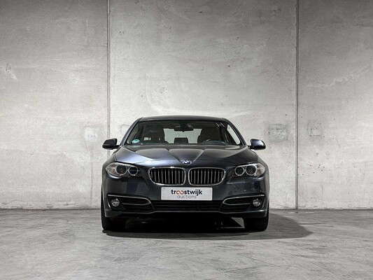 BMW 520i Luxury Edition 5-serie 181pk 2017 (Origineel-NL), NP-432-L