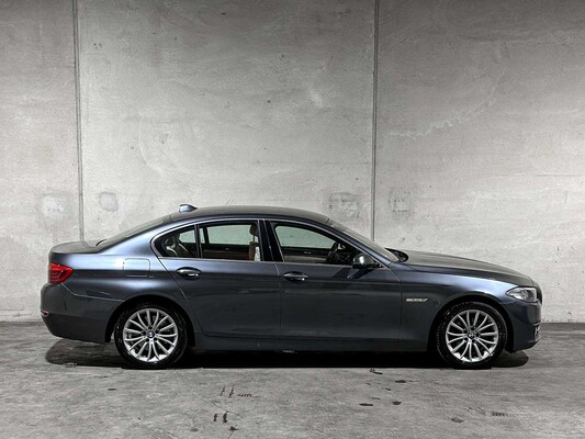 BMW 520i Luxury Edition 5-serie 181pk 2017 (Origineel-NL), NP-432-L