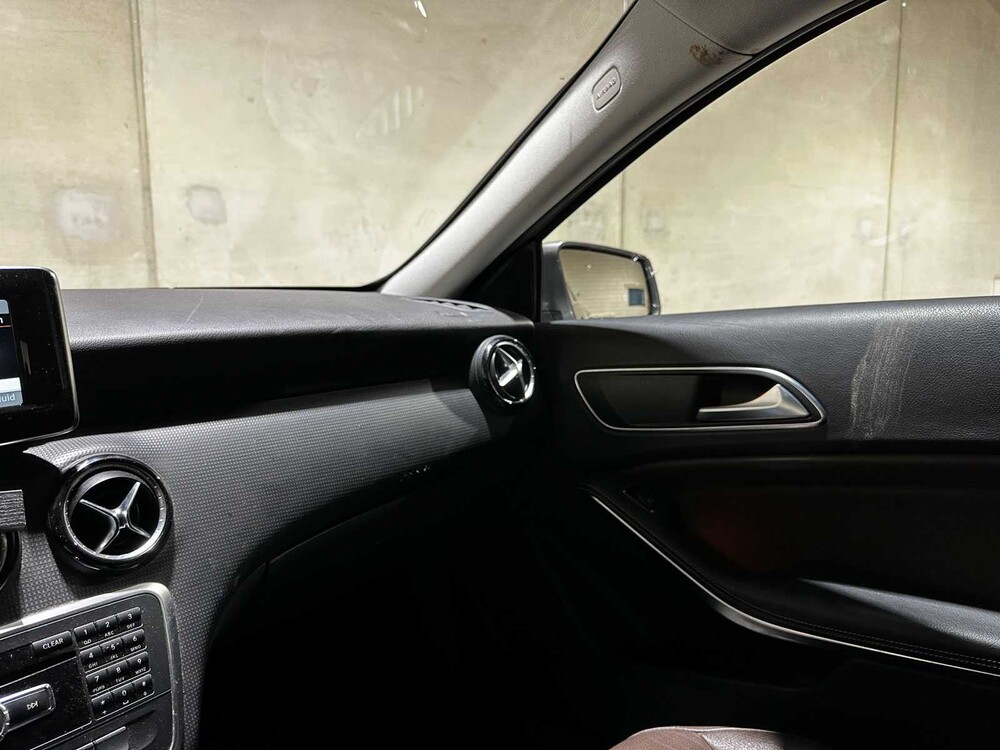 Mercedes-Benz A180 4U3 A-klasse 121pk 2013 (Origineel-NL), 8-SRR-41