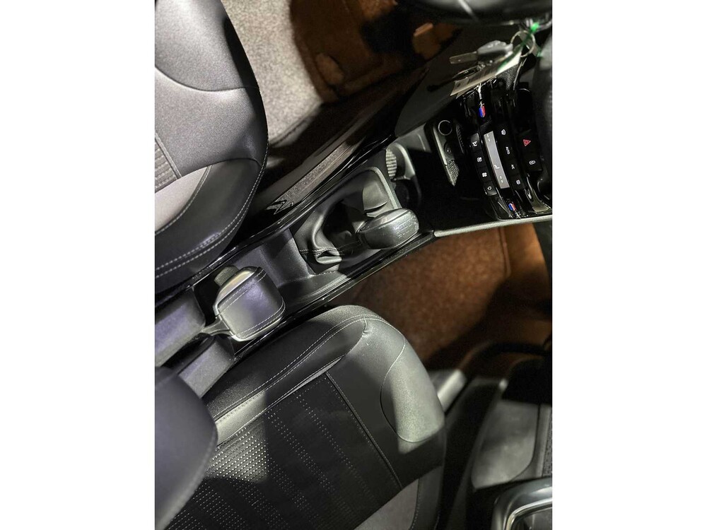 Peugeot 2008 1,2 PureTech Allure 110 PS 2018 (Original-NL), RL-527-Z