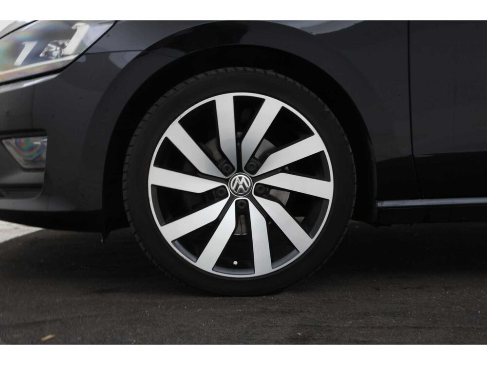Volkswagen Golf Sportsvan Highline 1.4 TSI 126pk 2017, J-499-GP