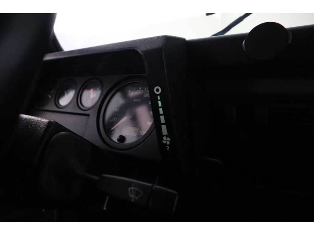 Land Rover Defender Td5 90 2.5 122hp 2000 (Original-NL), 88-VN-VG