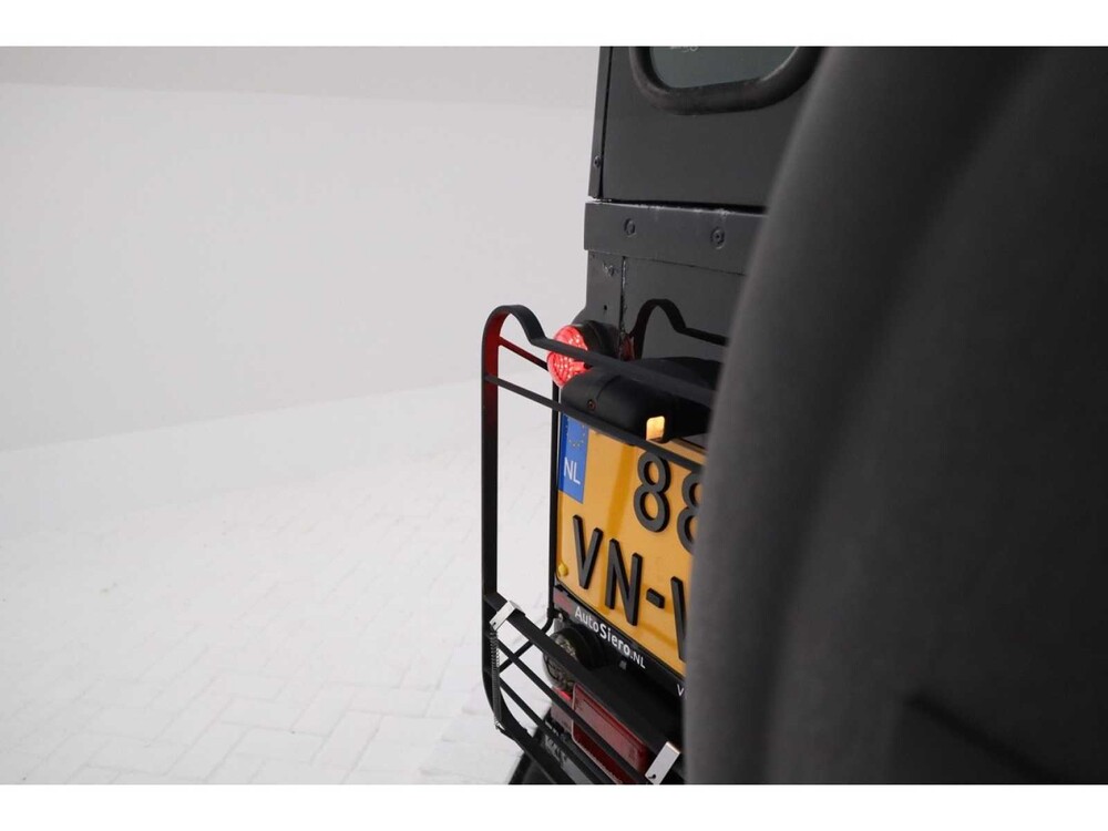 Land Rover Defender Td5 90 2.5 122hp 2000 (Original-NL), 88-VN-VG