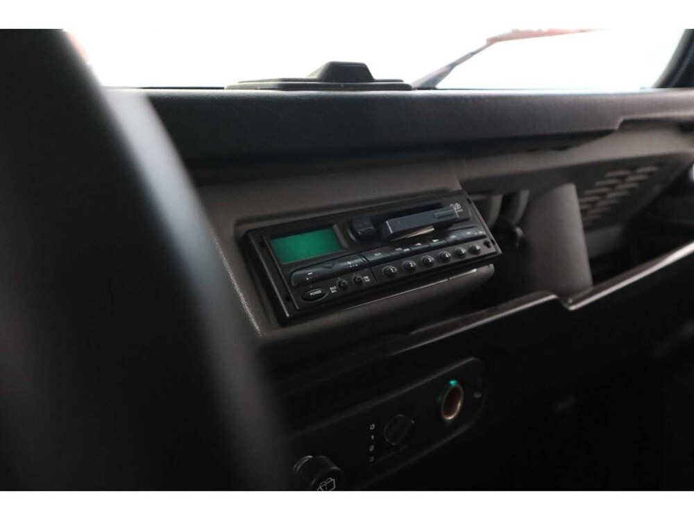 Land Rover Defender Td5 90 2.5 122hp 2000 (Original-NL), 88-VN-VG
