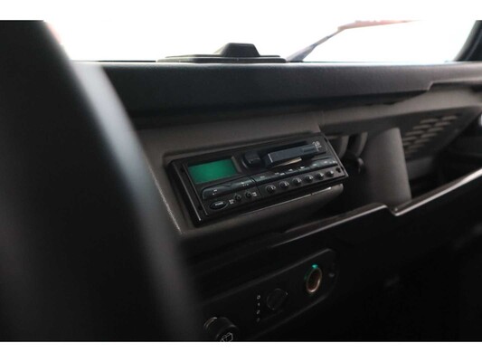 Land Rover Defender Td5 90 2.5 122hp 2000 (Original-NL), 88-VN-VG