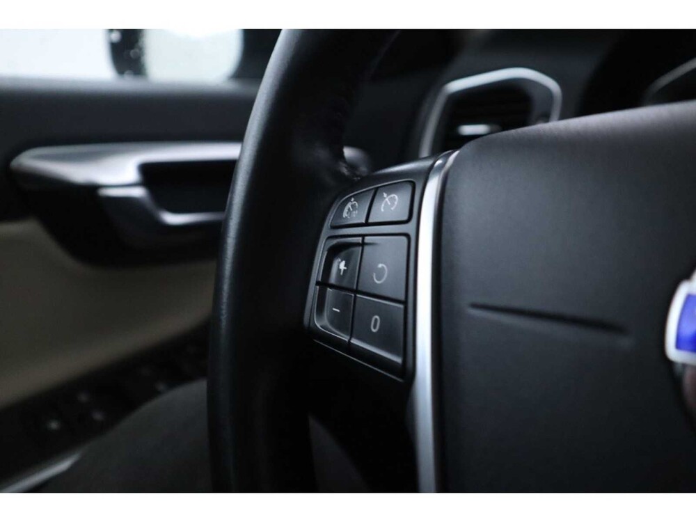 Volvo V60 D6 Twin Engine Summum 2.4 220pk 2016, PJ-943-V