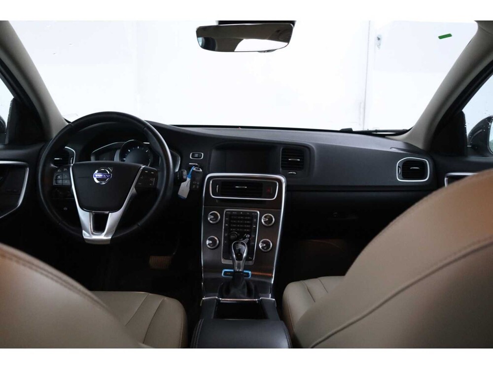Volvo V60 D6 Twin Engine Summum 2.4 220pk 2016, PJ-943-V