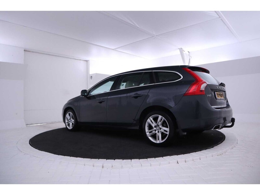 Volvo V60 D6 Twin Engine Summum 2.4 220pk 2016, PJ-943-V