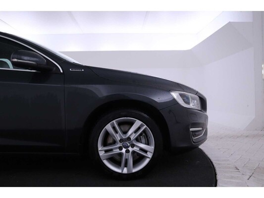 Volvo V60 D6 Twin Engine Summum 2.4 220pk 2016, PJ-943-V