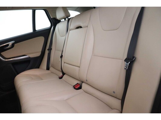 Volvo V60 D6 Twin Engine Summum 2.4 220pk 2016, PJ-943-V
