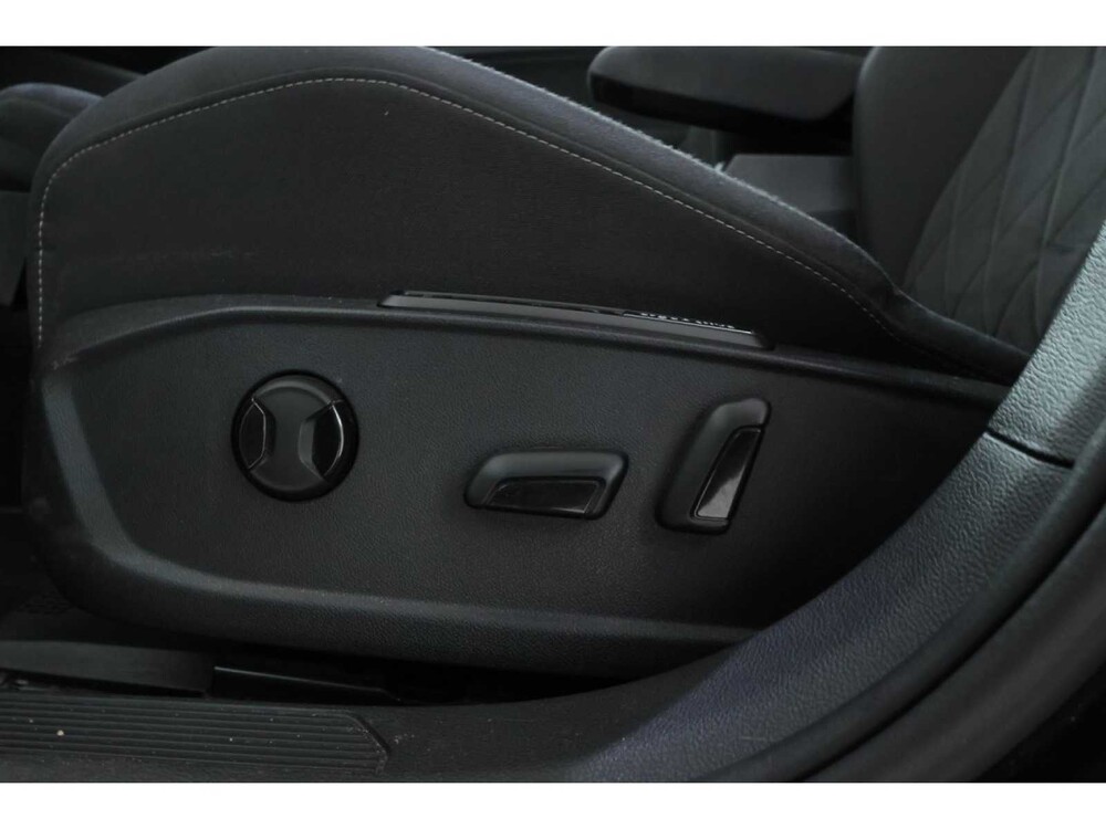 Volkswagen Golf eTSI R-Line 1.5 162pk 2020, P-810-JN