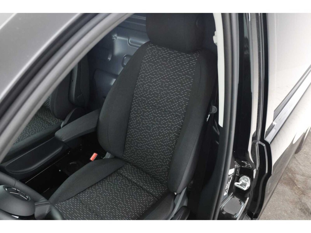 Mercedes-Benz - 2025 - eVito - eVito 112 L2 60kWh - Passenger car