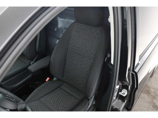 Mercedes-Benz - 2025 - eVito - eVito 112 L2 60kWh - Passenger car